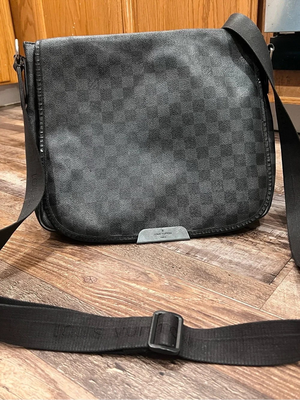 Authentic Louis Vuitton Daniel MM Messenger Bag - Damier Graphite Canvas